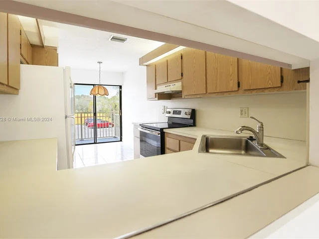550 NW 214th St # 204, Miami Gardens FL 33169