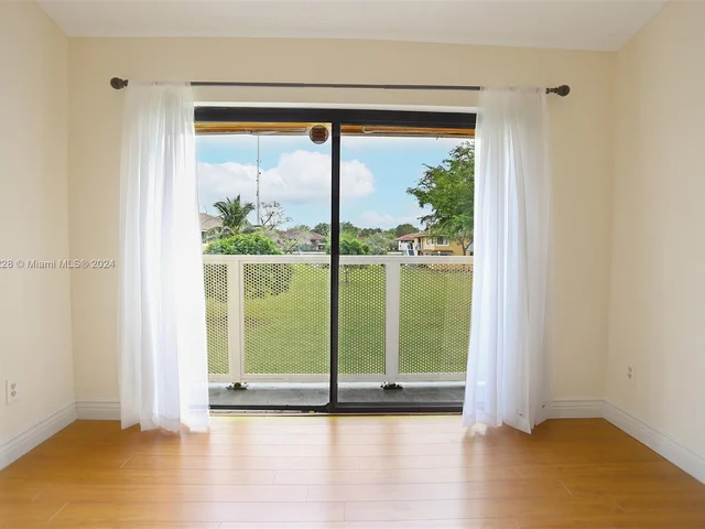 550 NW 214th St # 204, Miami Gardens FL 33169