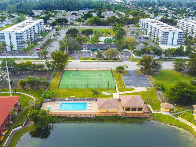 550 NW 214th St # 204, Miami Gardens FL 33169