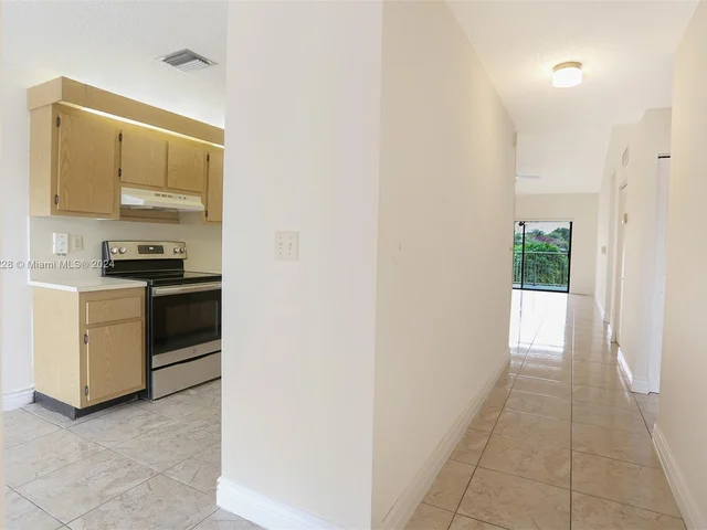 550 NW 214th St # 204, Miami Gardens FL 33169