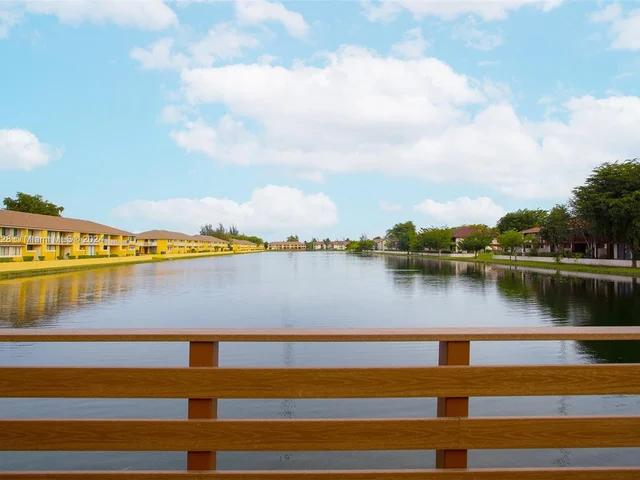 550 NW 214th St # 204, Miami Gardens FL 33169