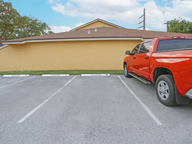 550 NW 214th St # 204, Miami Gardens FL 33169