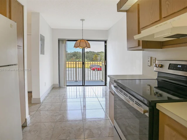 550 NW 214th St # 204, Miami Gardens FL 33169
