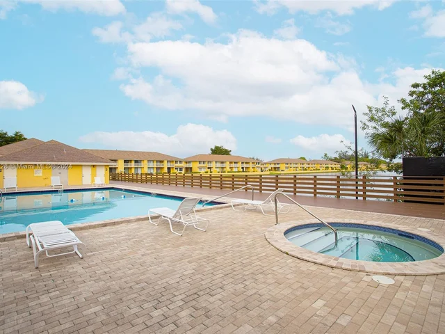 550 NW 214th St # 204, Miami Gardens FL 33169