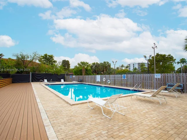 550 NW 214th St # 204, Miami Gardens FL 33169