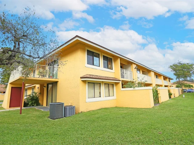 550 NW 214th St # 204, Miami Gardens FL 33169