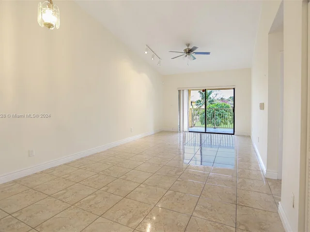 550 NW 214th St # 204, Miami Gardens FL 33169