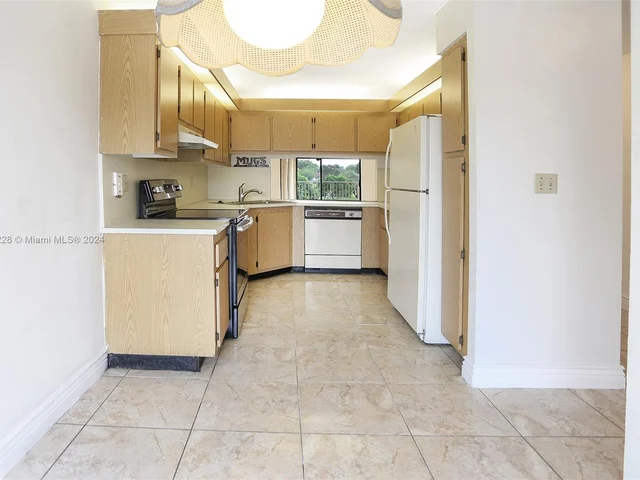 550 NW 214th St # 204, Miami Gardens FL 33169