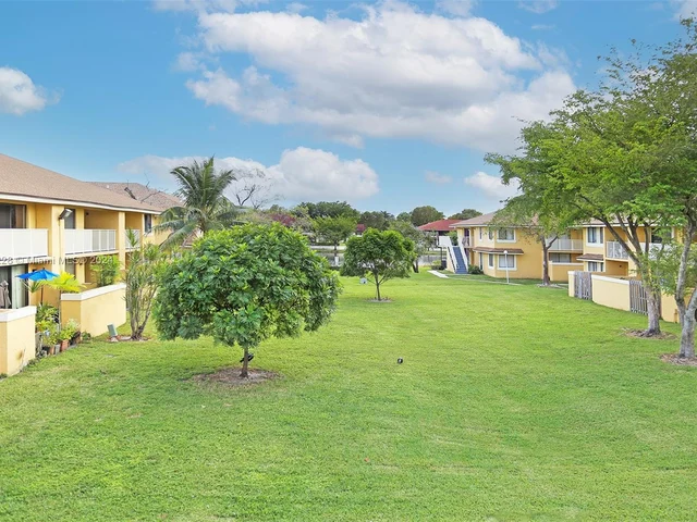 550 NW 214th St # 204, Miami Gardens FL 33169