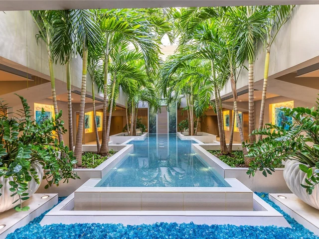 600 Grapetree Dr, Key Biscayne FL 33149