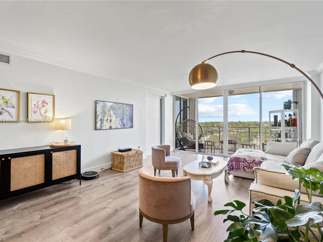 600 Grapetree Dr, Key Biscayne FL 33149