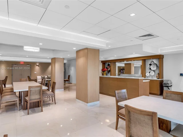 600 Grapetree Dr, Key Biscayne FL 33149