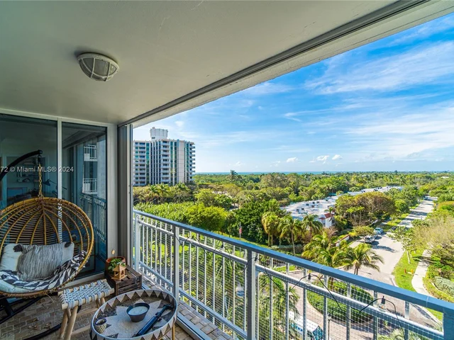 600 Grapetree Dr, Key Biscayne FL 33149