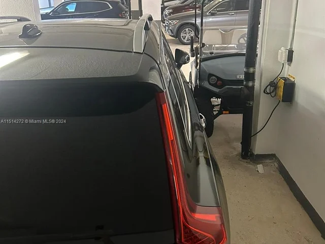 600 Grapetree Dr, Key Biscayne FL 33149