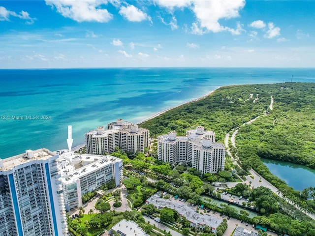 600 Grapetree Dr, Key Biscayne FL 33149