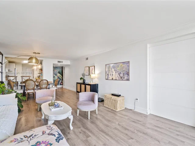 600 Grapetree Dr, Key Biscayne FL 33149