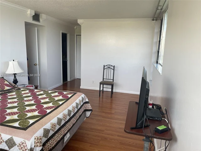 920 NE 199th St # 417, Miami FL 33179