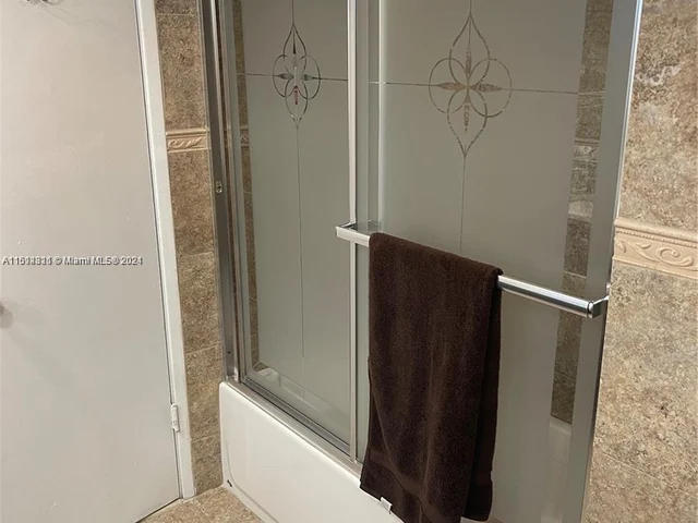 920 NE 199th St # 417, Miami FL 33179