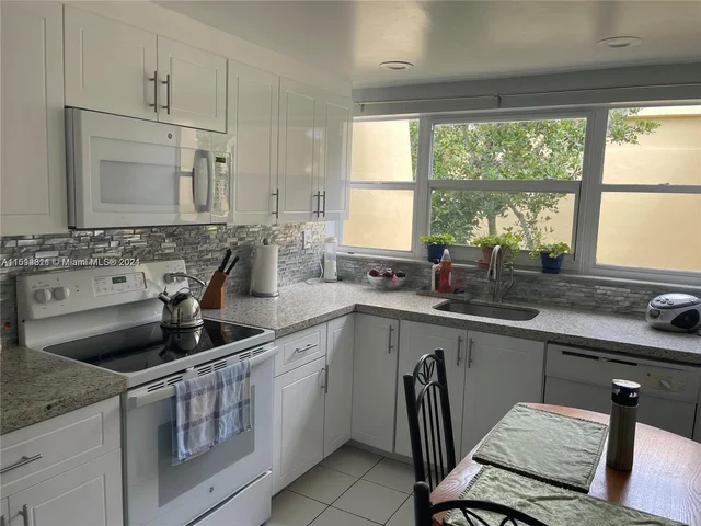 920 NE 199th St # 417, Miami FL 33179