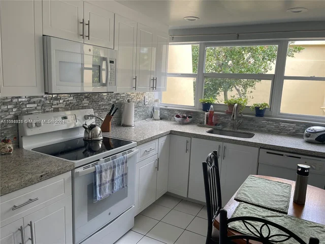 920 NE 199th St # 417, Miami FL 33179