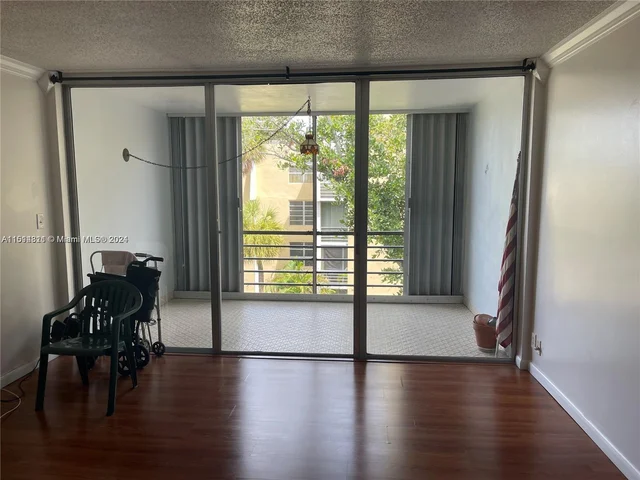 920 NE 199th St # 417, Miami FL 33179