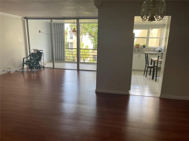 920 NE 199th St # 417, Miami FL 33179