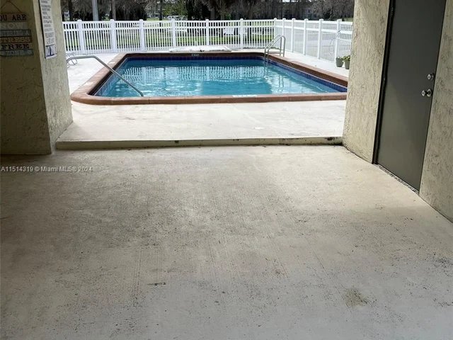 8027 Lagos De Campo Blvd # 4, Tamarac FL 33321