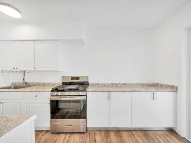 9270 E Bay Harbor Dr # 4B, Bay Harbor Islands FL 33154