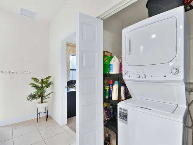 8195 NW 104th Ave # 2, Doral FL 33178