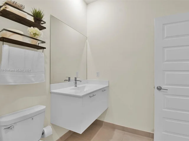 8195 NW 104th Ave # 2, Doral FL 33178