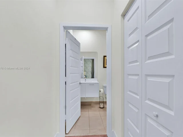 8195 NW 104th Ave # 2, Doral FL 33178