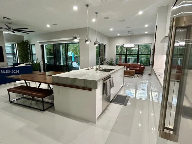 9203 NW 39th St, Coral Springs FL 33065