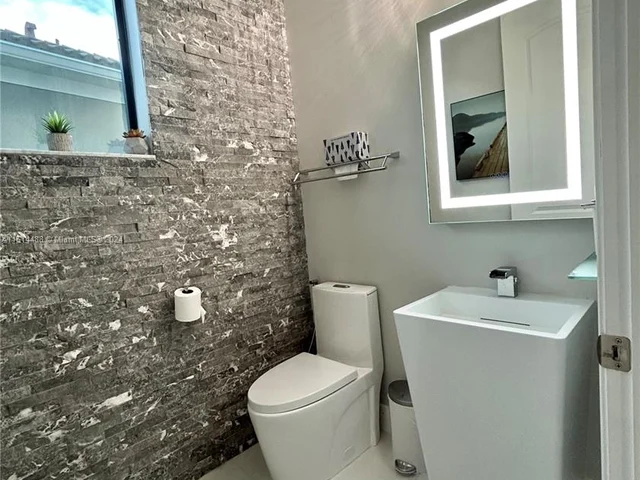 9203 NW 39th St, Coral Springs FL 33065