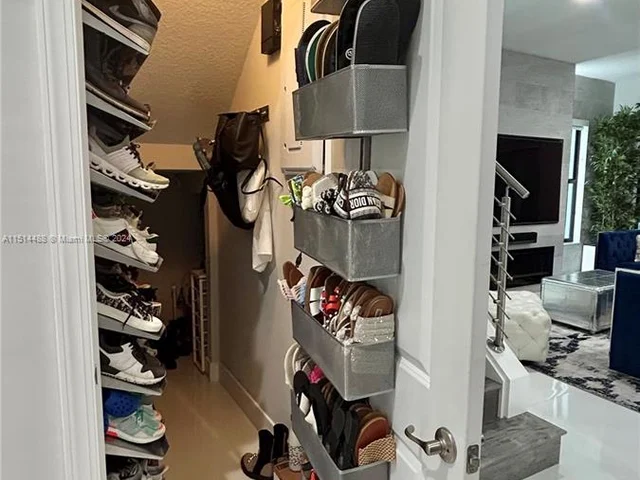 9203 NW 39th St, Coral Springs FL 33065