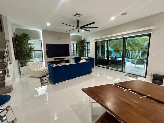 9203 NW 39th St, Coral Springs FL 33065