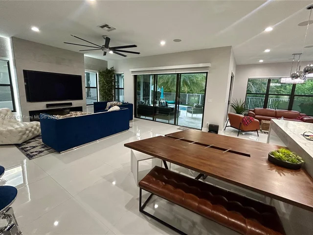 9203 NW 39th St, Coral Springs FL 33065