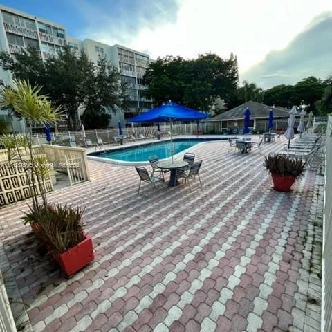 1001 NE 14th Ave # 604, Hallandale Beach FL 33009
