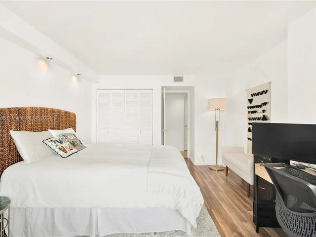 1865 Brickell Ave # A1011, Miami FL 33129