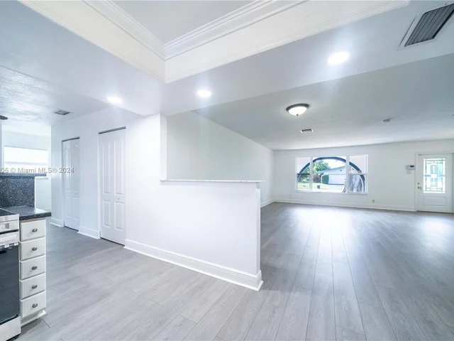 1360 NW 73rd Ave, Plantation FL 33313