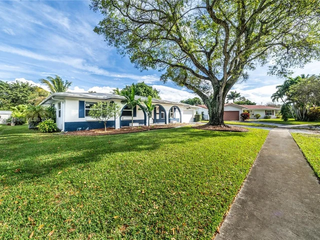 1360 NW 73rd Ave, Plantation FL 33313
