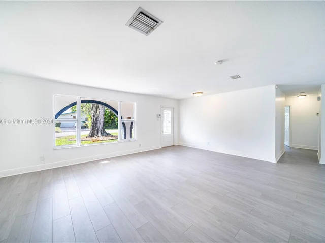 1360 NW 73rd Ave, Plantation FL 33313