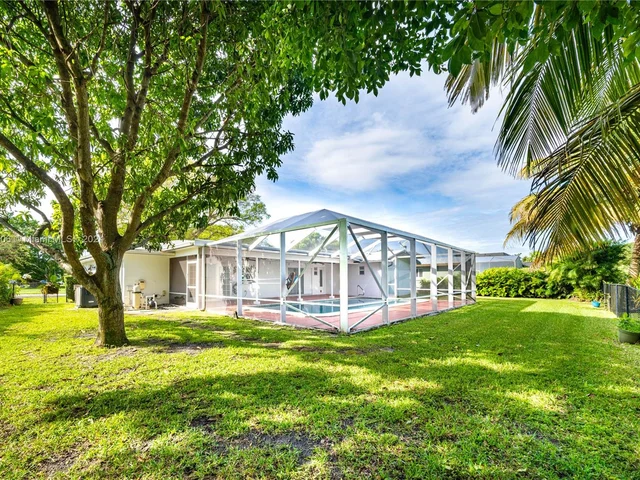 1360 NW 73rd Ave, Plantation FL 33313