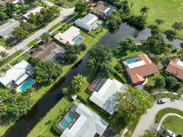 1360 NW 73rd Ave, Plantation FL 33313