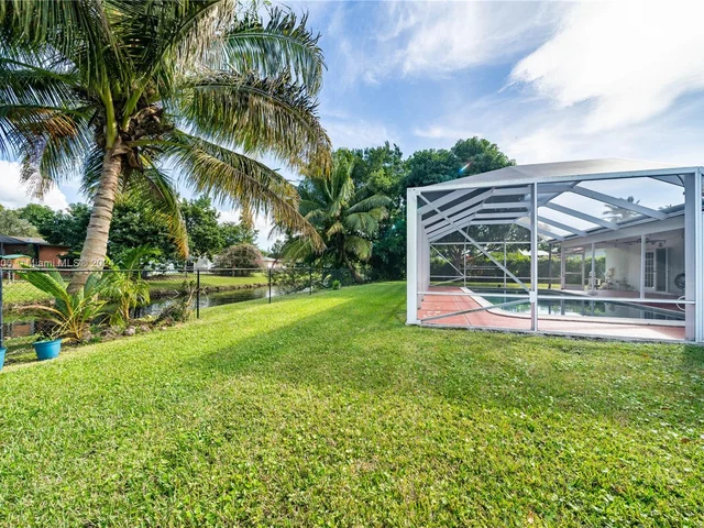 1360 NW 73rd Ave, Plantation FL 33313
