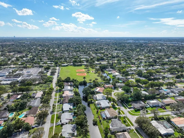 1360 NW 73rd Ave, Plantation FL 33313