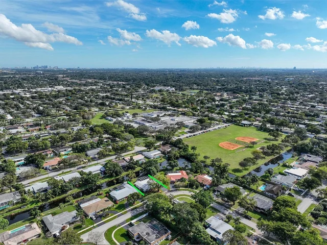 1360 NW 73rd Ave, Plantation FL 33313