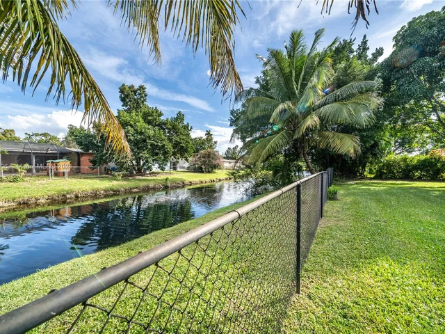 1360 NW 73rd Ave, Plantation FL 33313