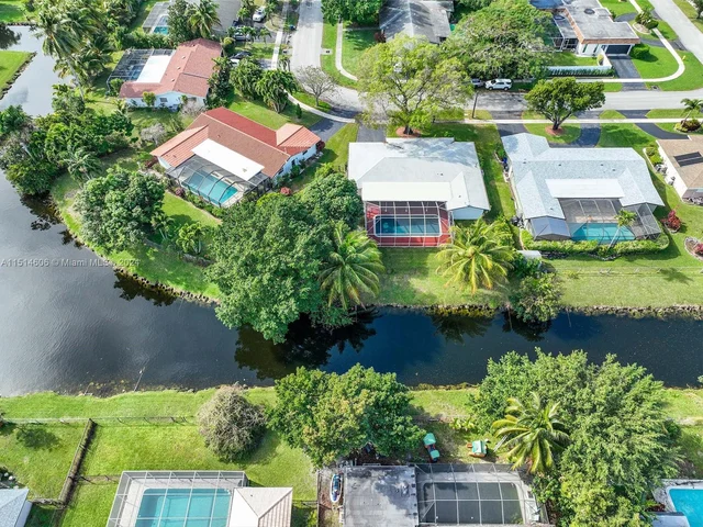 1360 NW 73rd Ave, Plantation FL 33313