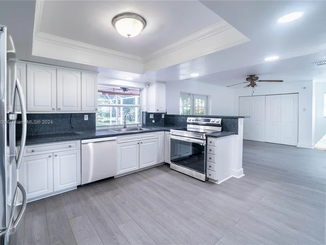 1360 NW 73rd Ave, Plantation FL 33313