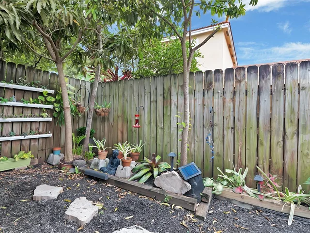 11426 NW 4th Ter # 11426, Sweetwater FL 33172